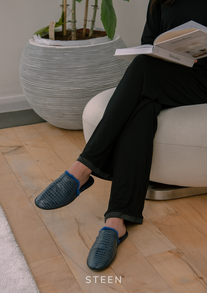 Women's Navy Blue Crocodile Embossed Leather Foldable Slipper with Eco-Fur